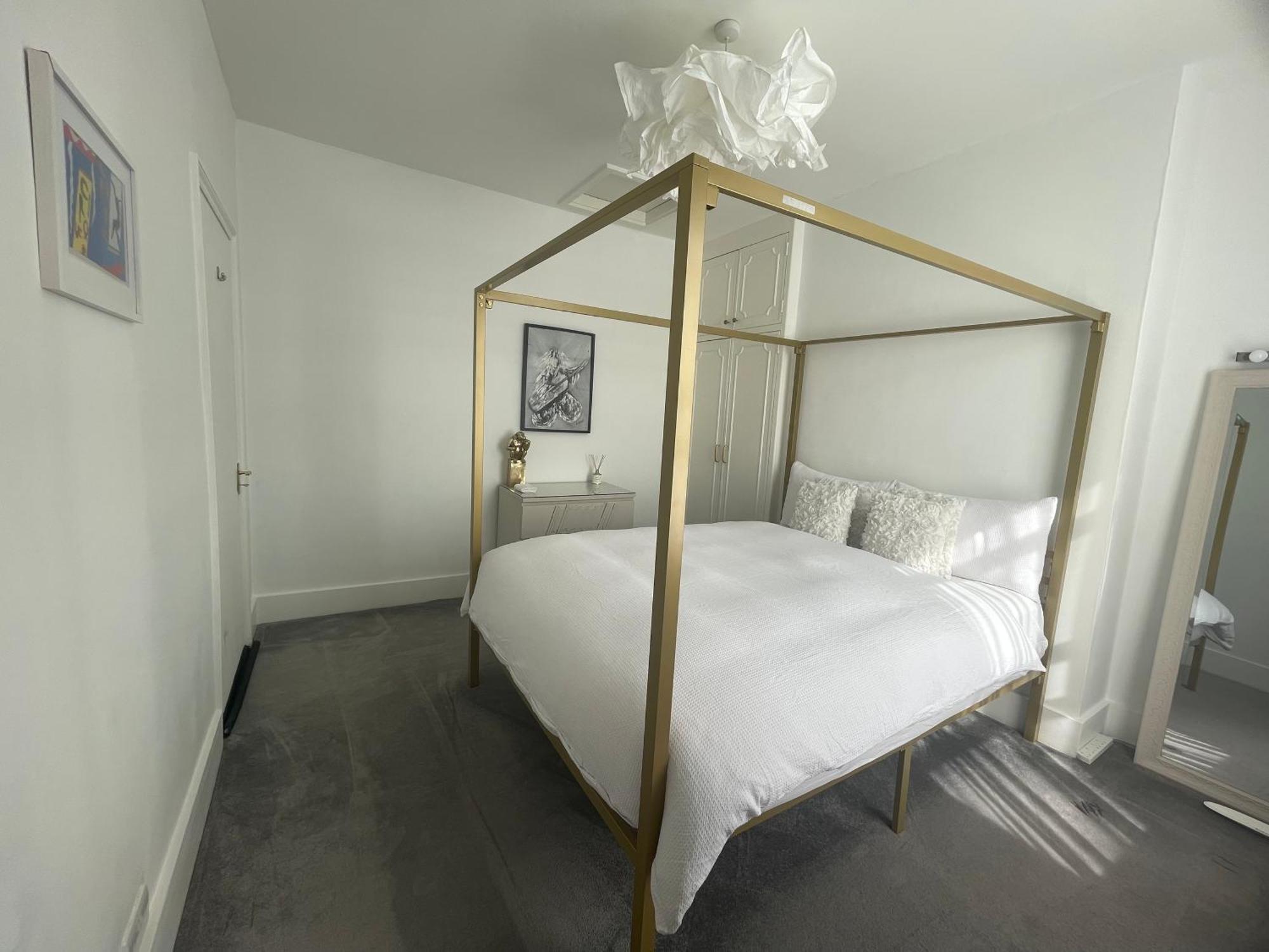 Queen Bedroom In Maida Vale ลอนดอน ภายนอก รูปภาพ